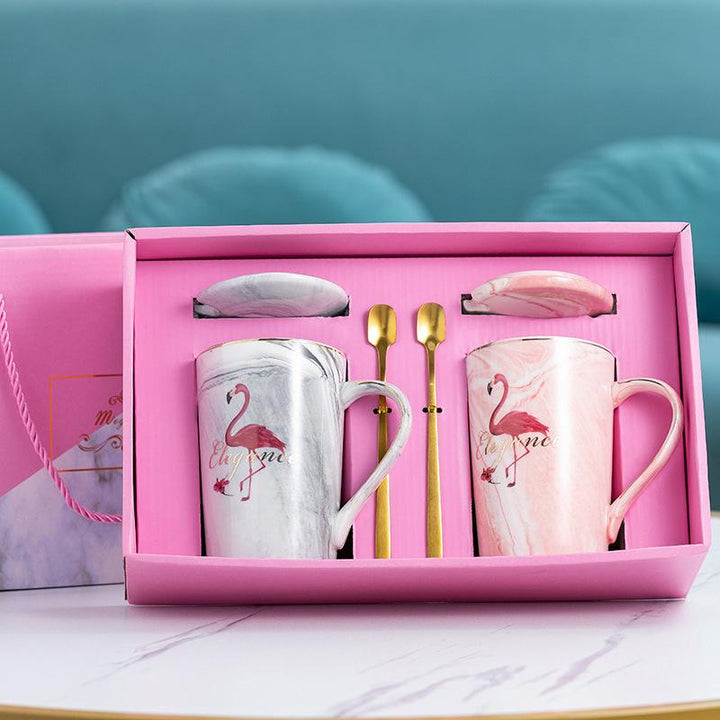 Festlig keramisk kaffekop, klassisk design, flere farver. Elegant keramisk sæt, perfekt til festlige kaffestunder.