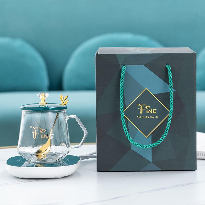 Festlig keramisk kaffekop, klassisk design, flere farver. Elegant keramisk sæt, perfekt til festlige kaffestunder.