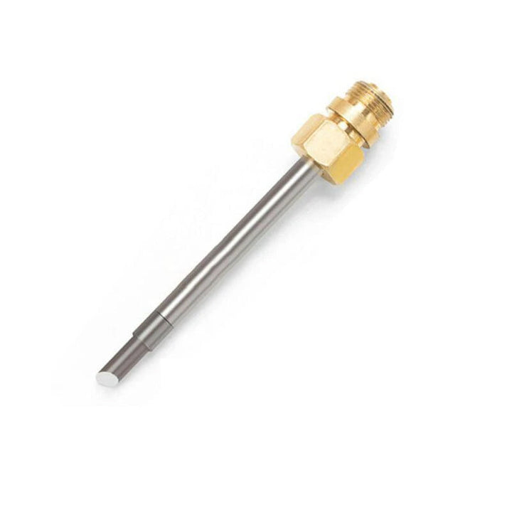 Bærbar USB genopladelig loddekolbe i arbejdsstilling, med synlig loddespids og medfølgende USB-kabel.