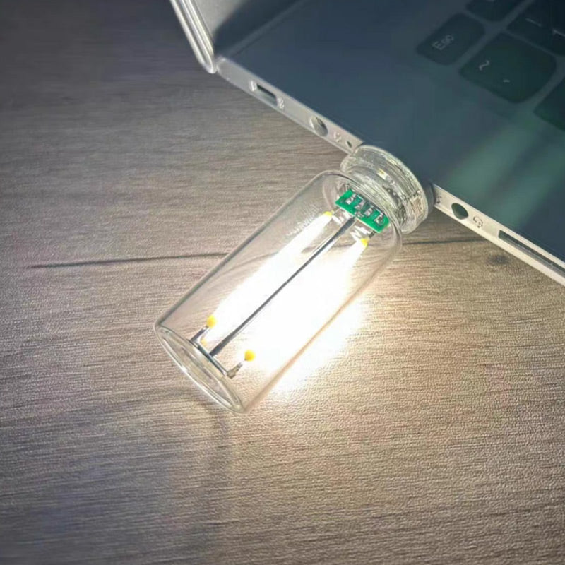 Bærbar LED Glas Natlampe med Berøringskontrol, strømlinet design, USB-tilslutning, flerfarvet belysning, brug i soveværelse.