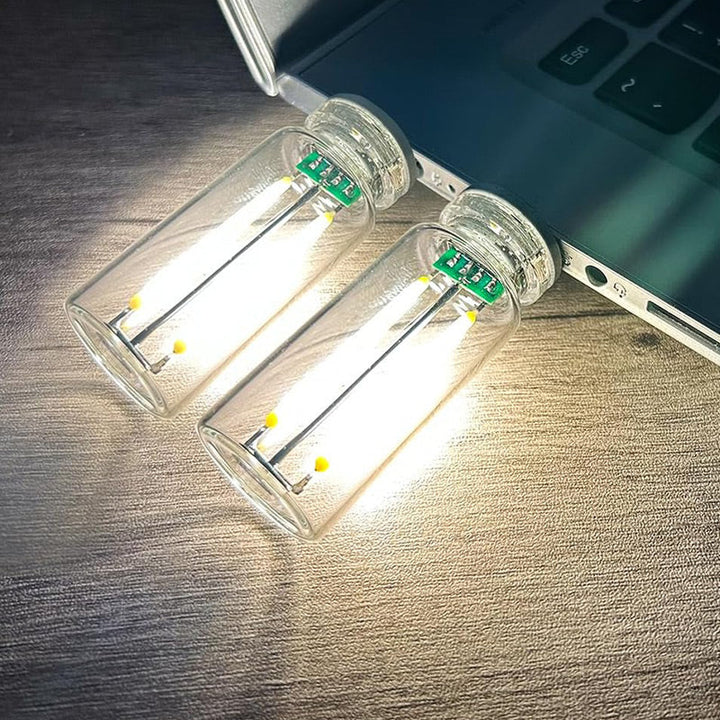 Bærbar LED Glas Natlampe med Berøringskontrol, strømlinet design, USB-tilslutning, flerfarvet belysning, brug i soveværelse.