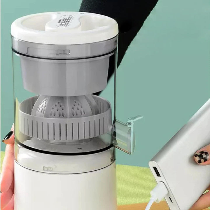 Bærbar trådløs juicer, hvid, USB-opladelig, til frugt og grønt. Kompakt, effektiv, BPA-fri.