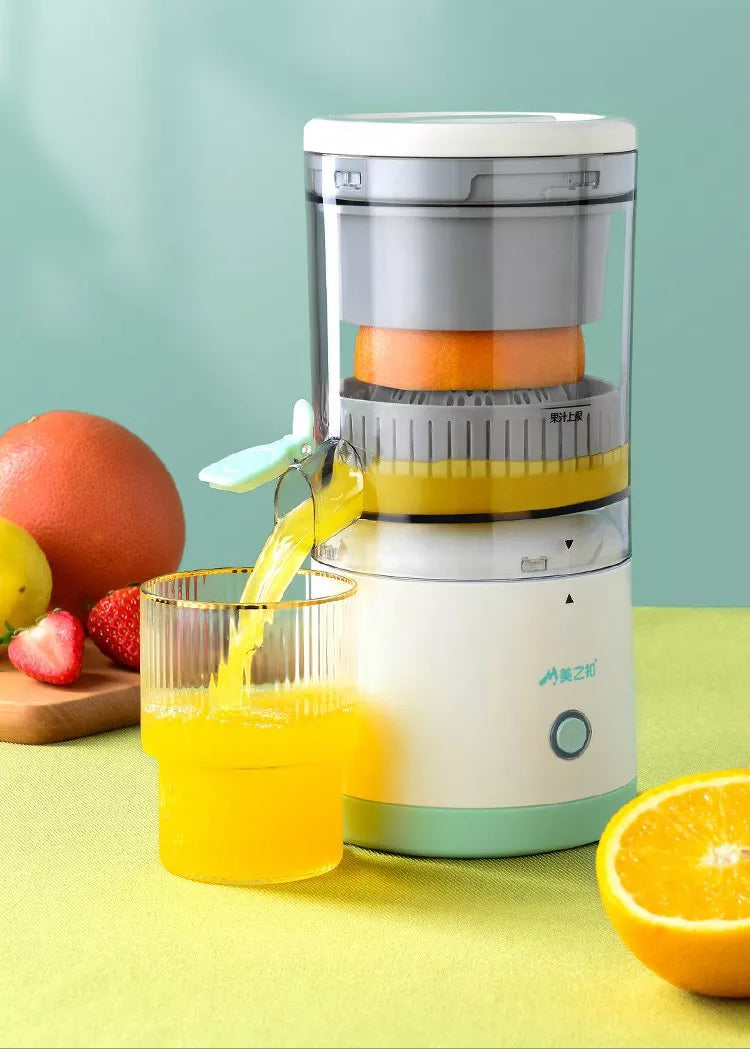 Bærbar trådløs juicer, hvid, USB-opladelig, til frugt og grønt. Kompakt, effektiv, BPA-fri.