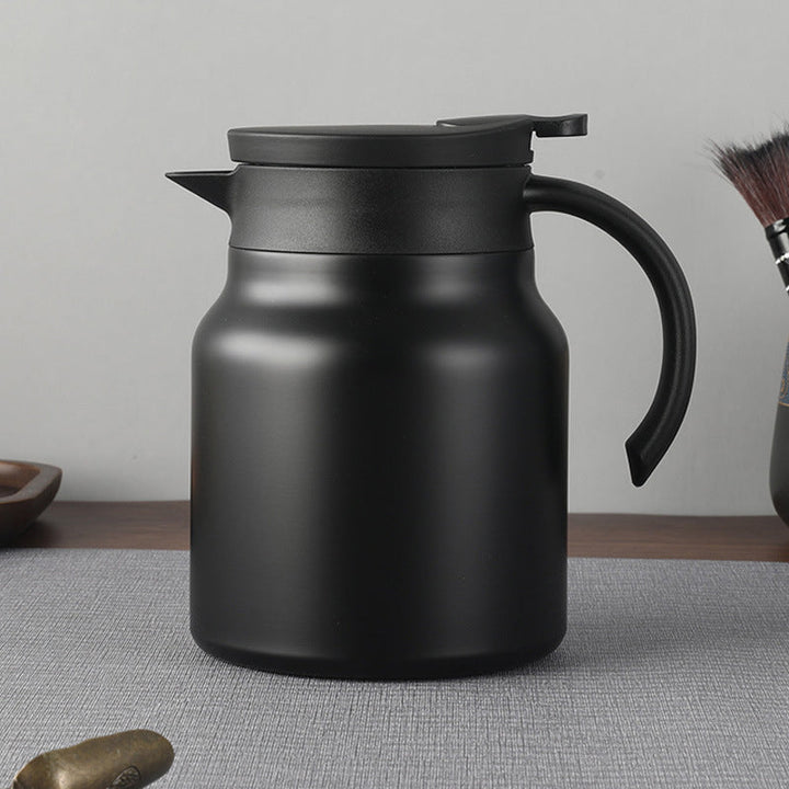 "Kannettava termospullo, ruostumatonta terästä, moderni muotoilu, ergonominen kahva, 800ml tai 1000ml kapasiteetti."