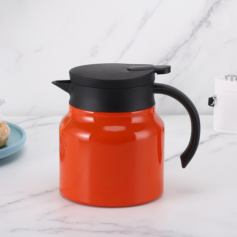 "Kannettava termospullo, ruostumatonta terästä, moderni muotoilu, ergonominen kahva, 800ml tai 1000ml kapasiteetti."