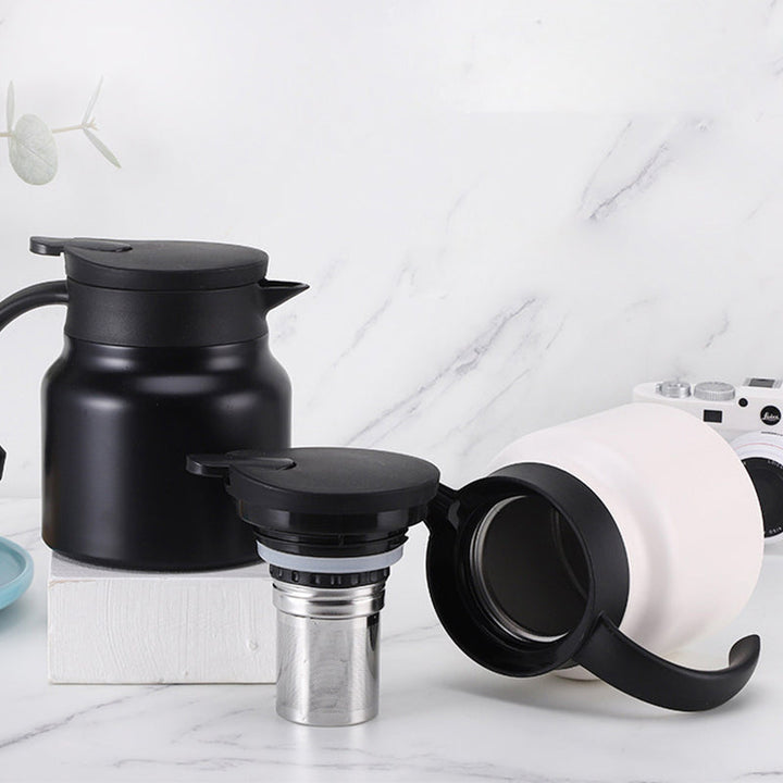 "Kannettava termospullo, ruostumatonta terästä, moderni muotoilu, ergonominen kahva, 800ml tai 1000ml kapasiteetti."