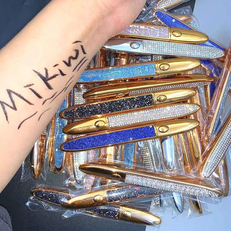 Kaunis timanttinen silmänrajauskynä kultaisilla yksityiskohdilla, vedenkestävä eyeliner naisten meikkiin.