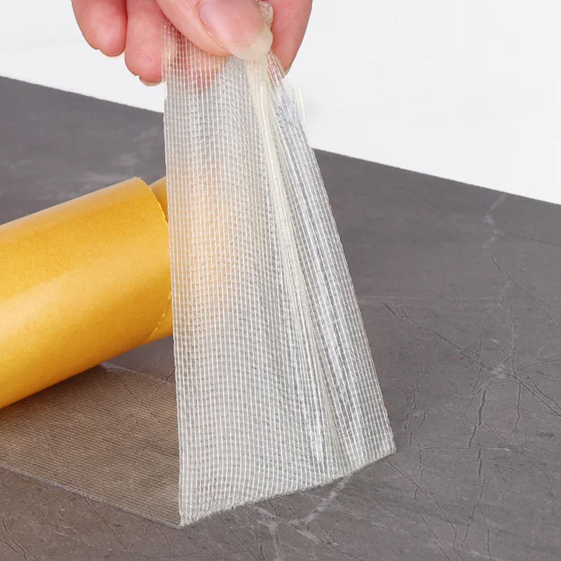 Gul vandtæt holdbar dobbeltklæbende tape til hjemmereparationer og DIY på forskellige overflader.