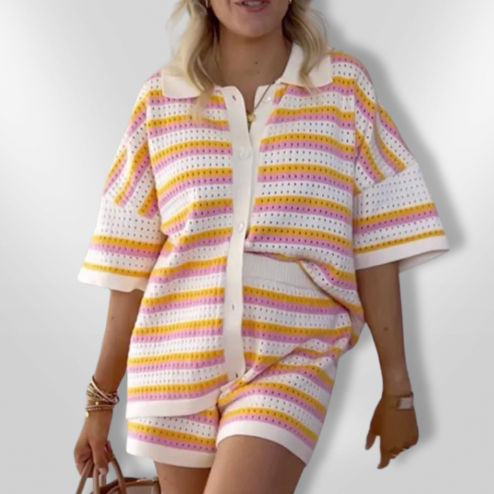 Sommer strikket sæt til damer, åndbar top og shorts, farverige striber, let strikket stof, afslappet stil.