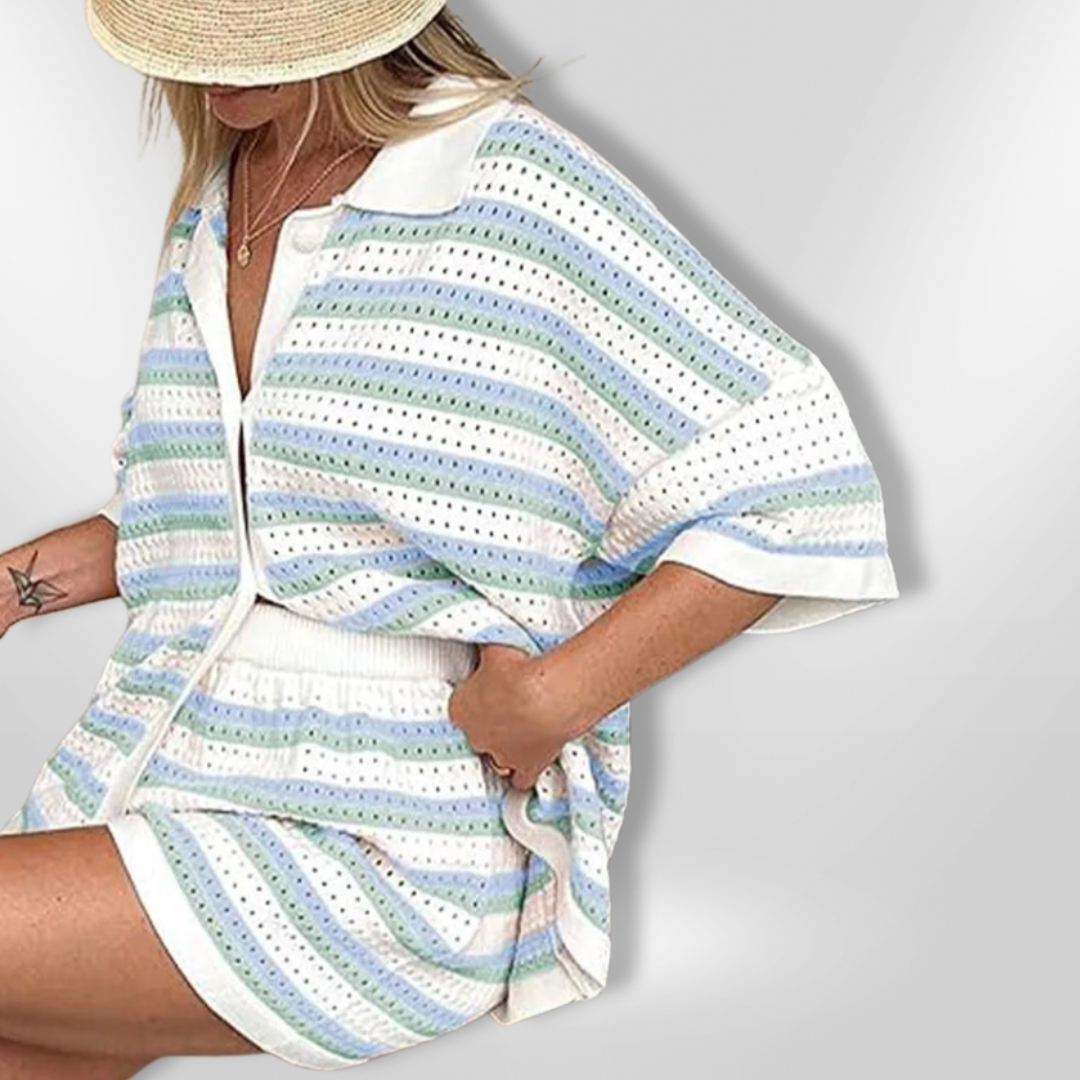 Sommer strikket sæt til damer, åndbar top og shorts, farverige striber, let strikket stof, afslappet stil.