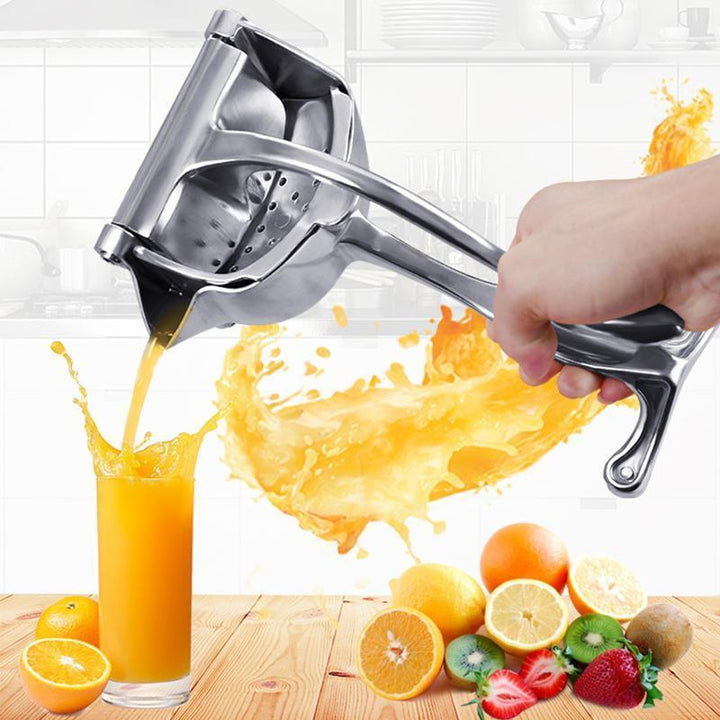 Holdbar citruspresser i aluminium, sølvfarvet, stor skål, skridsikker gummibase, stilfuldt design.