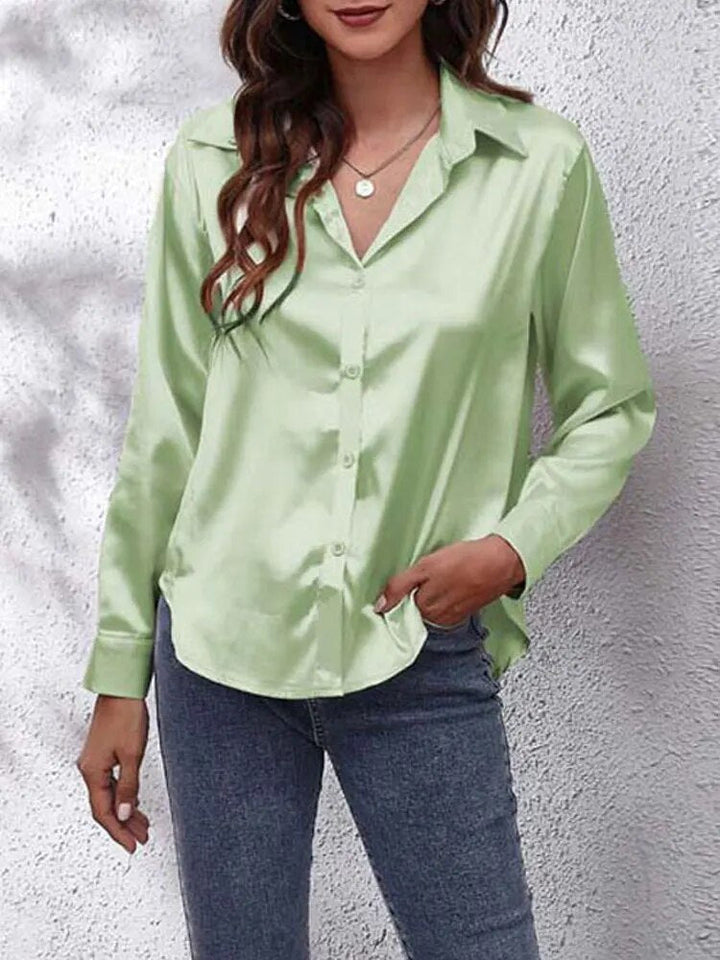 Skinnende dame satin skjorte, lange ærmer, glat skinnende overflade, alsidigt design, elegant stil, egnet til alle anledninger