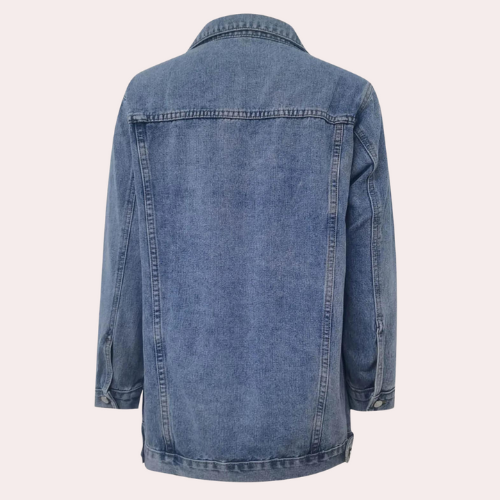 Klassinen naisten oversize denim-takki, retrotyylinen sininen jakku, nappikiinnitys ja ainutlaatuisia yksityiskohtia.