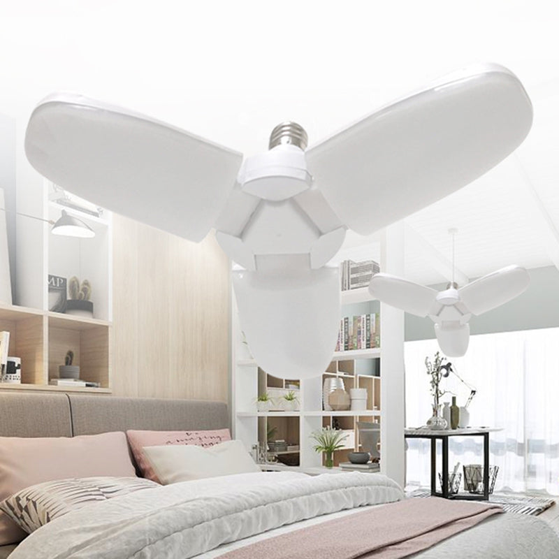 Sammenklappelig LED-lampe, køligt dagslys, justerbar, energieffektiv; plastkonstruktion til indendørs brug.