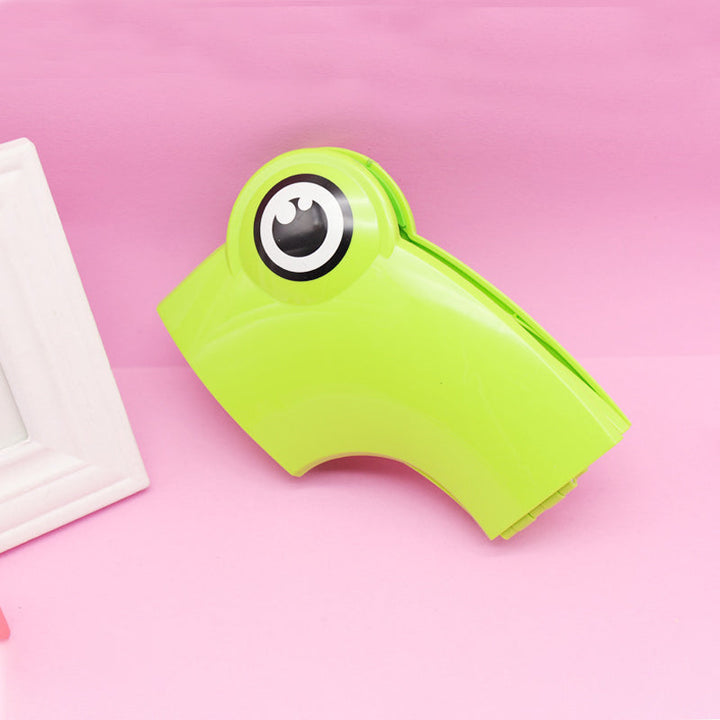 Sammenklappelig børne-toiletstol, grøn/blå/pink, praktisk og skridsikker, nem at opbevare.