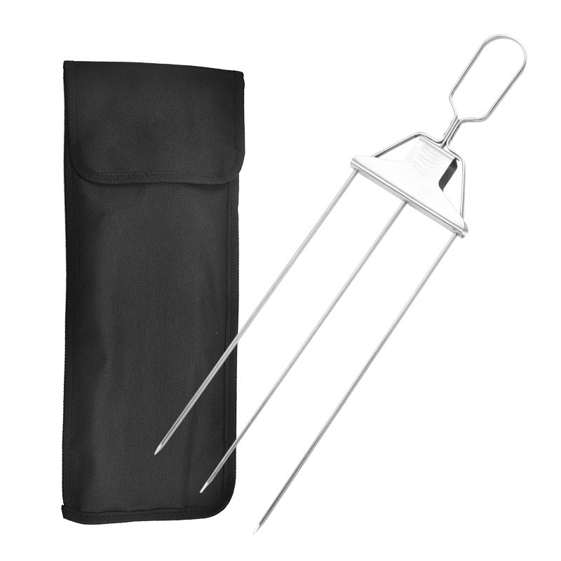 Grillspyd i rustfrit stål med tre kroge, moderne og holdbart design i rustfrit stål, plads til flere ingredienser.