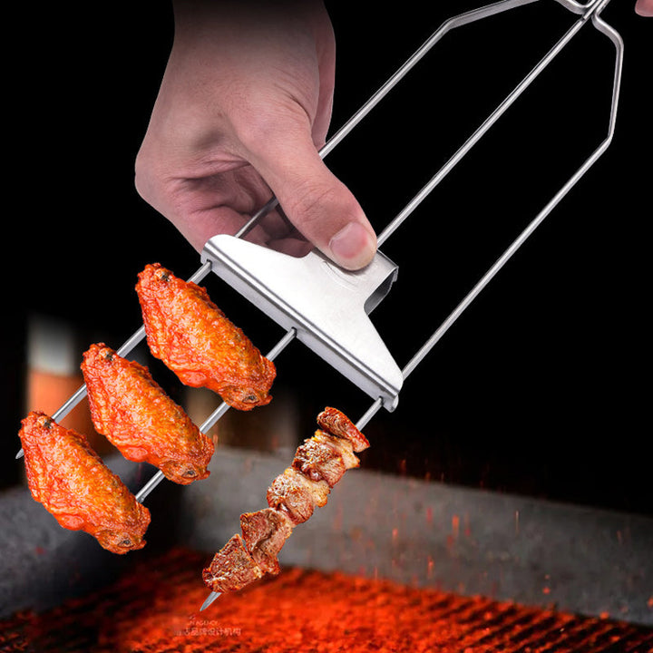 Grillspyd i rustfrit stål med tre kroge, moderne og holdbart design i rustfrit stål, plads til flere ingredienser.