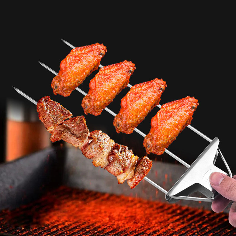 Grillspyd i rustfrit stål med tre kroge, moderne og holdbart design i rustfrit stål, plads til flere ingredienser.