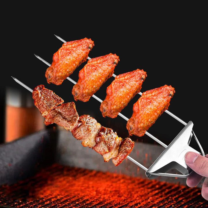 Grillspyd i rustfrit stål med tre kroge, moderne og holdbart design i rustfrit stål, plads til flere ingredienser.