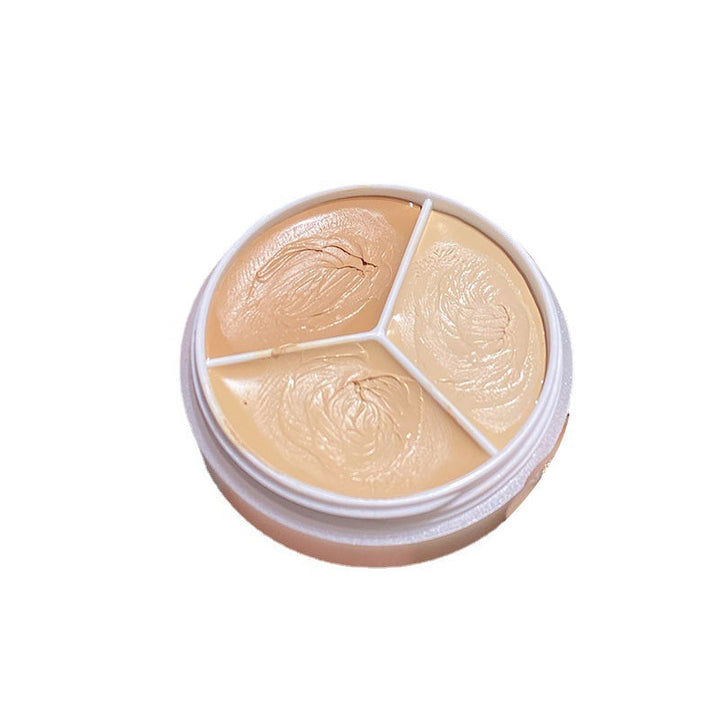 Trefarvet langtidsholdbar concealer SPF 20, kompakt og stilfuld emballage, velegnet til alle hudtoner og giver UV-beskyttelse