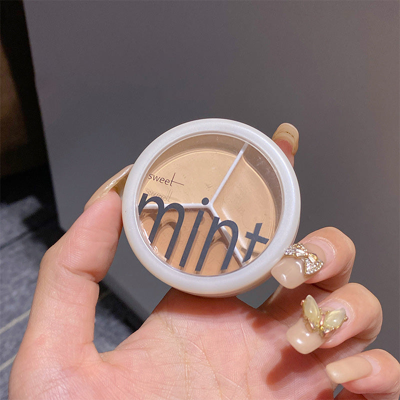 Trefarvet langtidsholdbar concealer SPF 20, kompakt og stilfuld emballage, velegnet til alle hudtoner og giver UV-beskyttelse