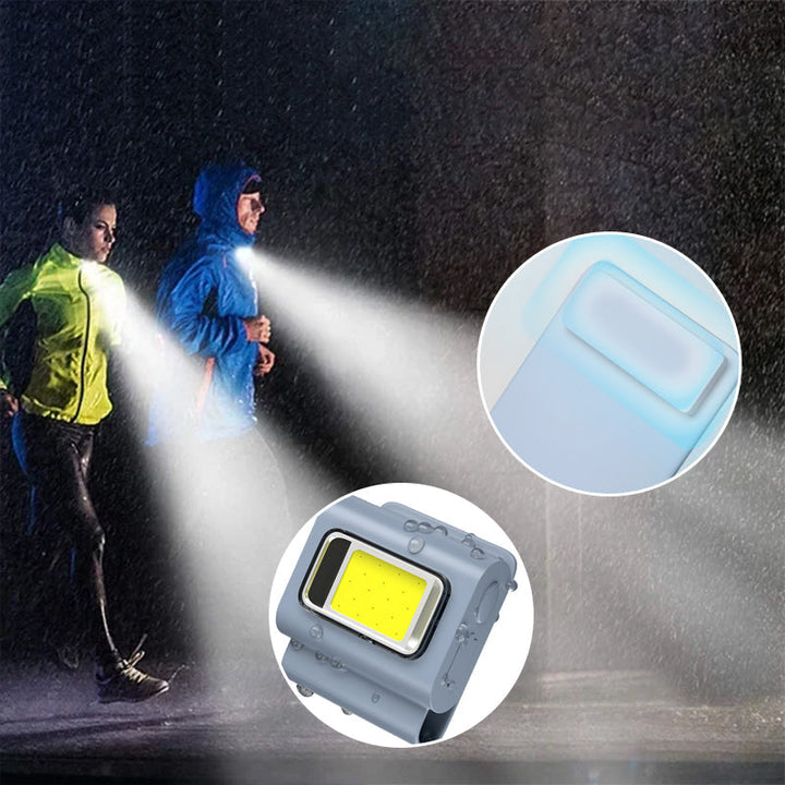 Kompakt grå bærbar LED-lommelygte, magnetisk beslag, flere lysindstillinger, USB-genopladelig, IPX4 vandtæt.