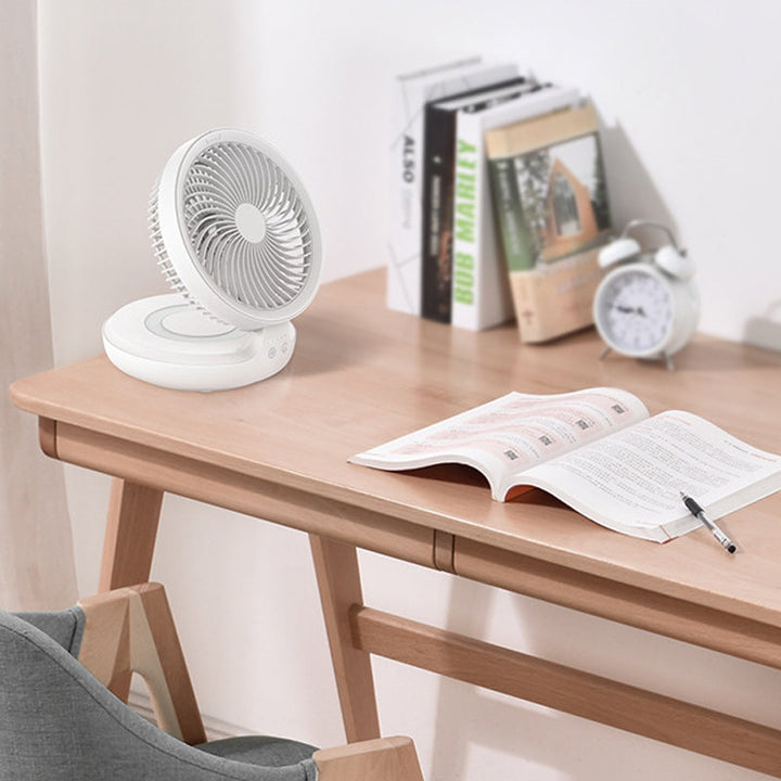 Kompakt grå justerbar bordventilator med natlys og foldbart design til at forfriske hjemmet.