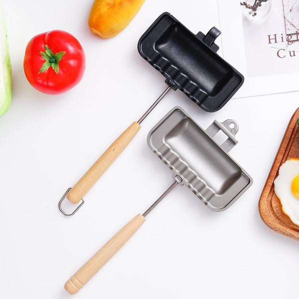 Kompakt dobbelsidet sandwich-bageform i aluminium, sort non-stick belægning, ideel til små køkkener.