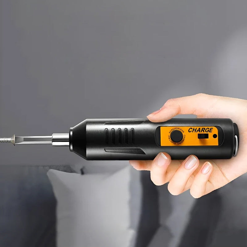 Kompakt bærbar elektrisk skruetrækker, inkluderer flere bitspidser og USB-opladning, velegnet til hjemmebrug.