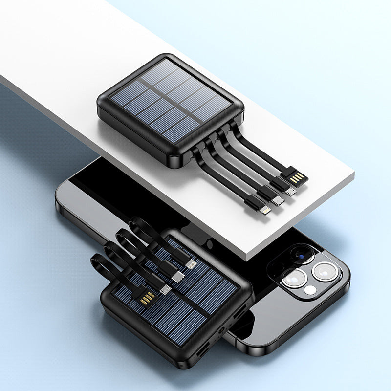 Kompakt sort mini solcelle powerbank med to USB-porte og LED-lommelygte, til camping og udendørs brug.