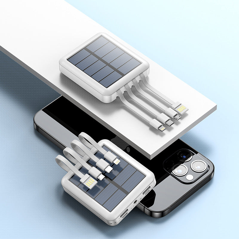 Kompakt sort mini solcelle powerbank med to USB-porte og LED-lommelygte, til camping og udendørs brug.