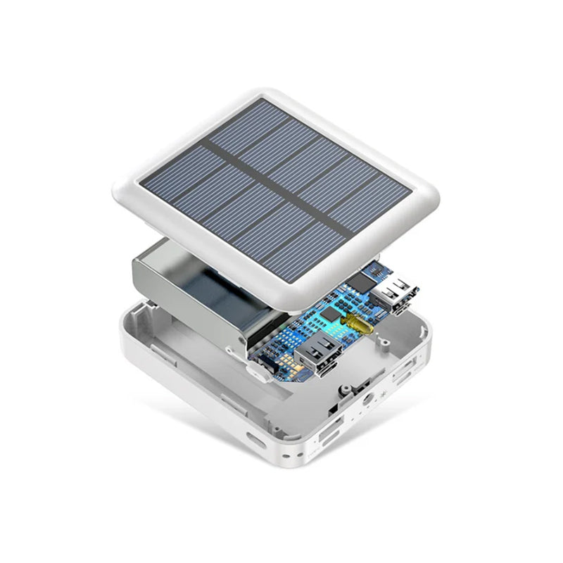 Kompakt sort mini solcelle powerbank med to USB-porte og LED-lommelygte, til camping og udendørs brug.