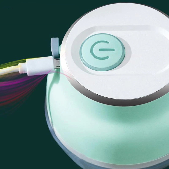 Kompakt elektrisk minihakker USB-opladelig, knive i rustfrit stål, lille og firkantet, hvid i kabinettet.