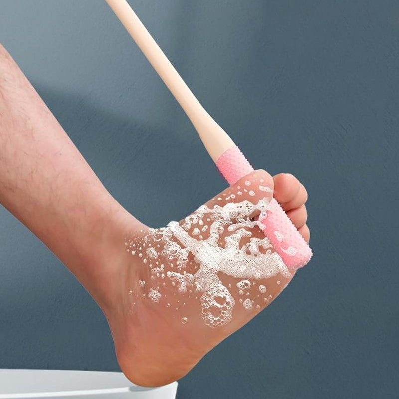 Kompakt tåspalte rensebørste, ergonomisk håndtag, bløde børster, ideel til fodhygiejne.