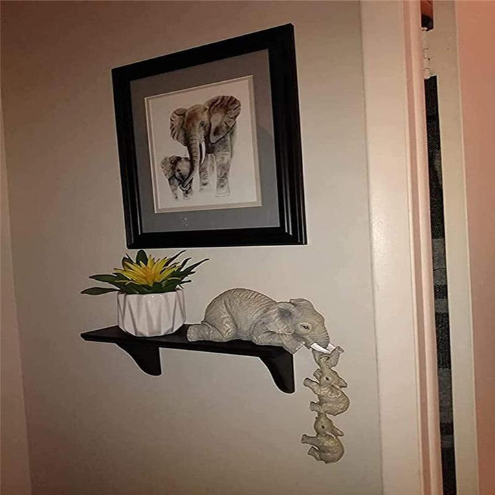 Håndmalet elefantfigur til haven, mor med unger, dekorativ, symboliserer styrke og held.