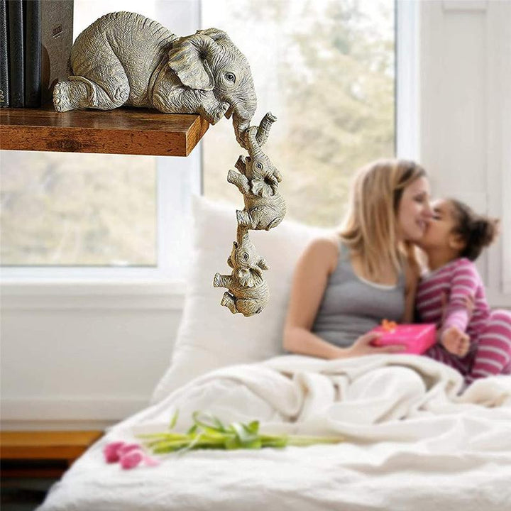Håndmalet elefantfigur til haven, mor med unger, dekorativ, symboliserer styrke og held.