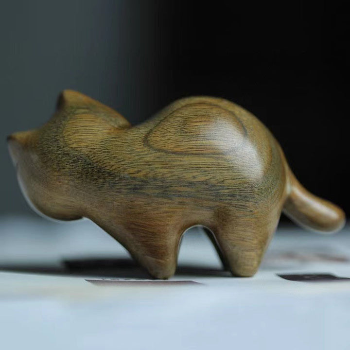Håndlavede figurer af trækatte, skåret i sandeltræ, nuttede og kunstneriske. Perfekt gave til en katteelsker.