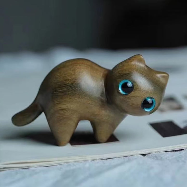 Håndlavede figurer af trækatte, skåret i sandeltræ, nuttede og kunstneriske. Perfekt gave til en katteelsker.