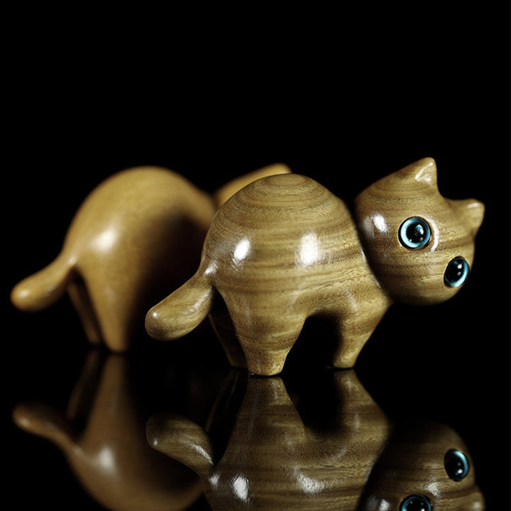 Håndlavede figurer af trækatte, skåret i sandeltræ, nuttede og kunstneriske. Perfekt gave til en katteelsker.