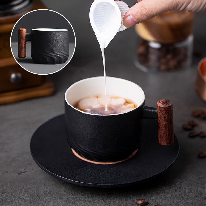Håndlavet retro keramisk kaffekrus: elegant design, grøn farve, ergonomisk håndtag, høj kvalitet og holdbart.