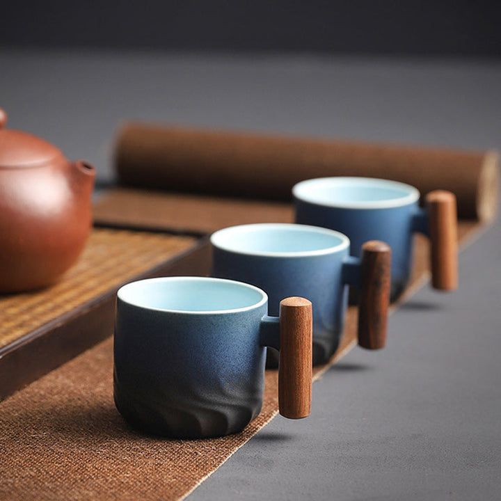 Håndlavet retro keramisk kaffekrus: elegant design, grøn farve, ergonomisk håndtag, høj kvalitet og holdbart.