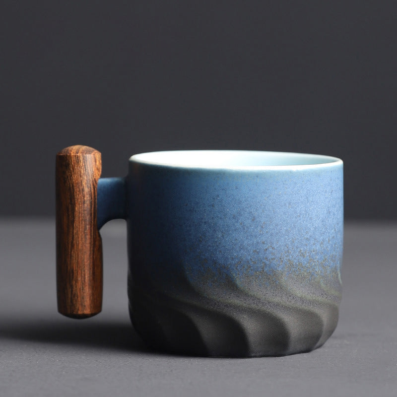 Håndlavet retro keramisk kaffekrus: elegant design, grøn farve, ergonomisk håndtag, høj kvalitet og holdbart.