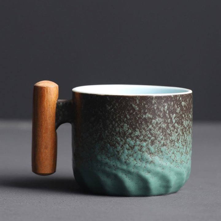 Håndlavet retro keramisk kaffekrus: elegant design, grøn farve, ergonomisk håndtag, høj kvalitet og holdbart.