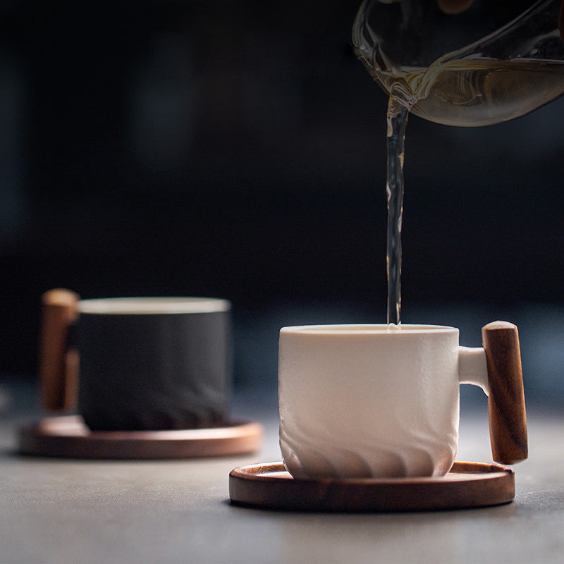 Håndlavet retro keramisk kaffekrus: elegant design, grøn farve, ergonomisk håndtag, høj kvalitet og holdbart.
