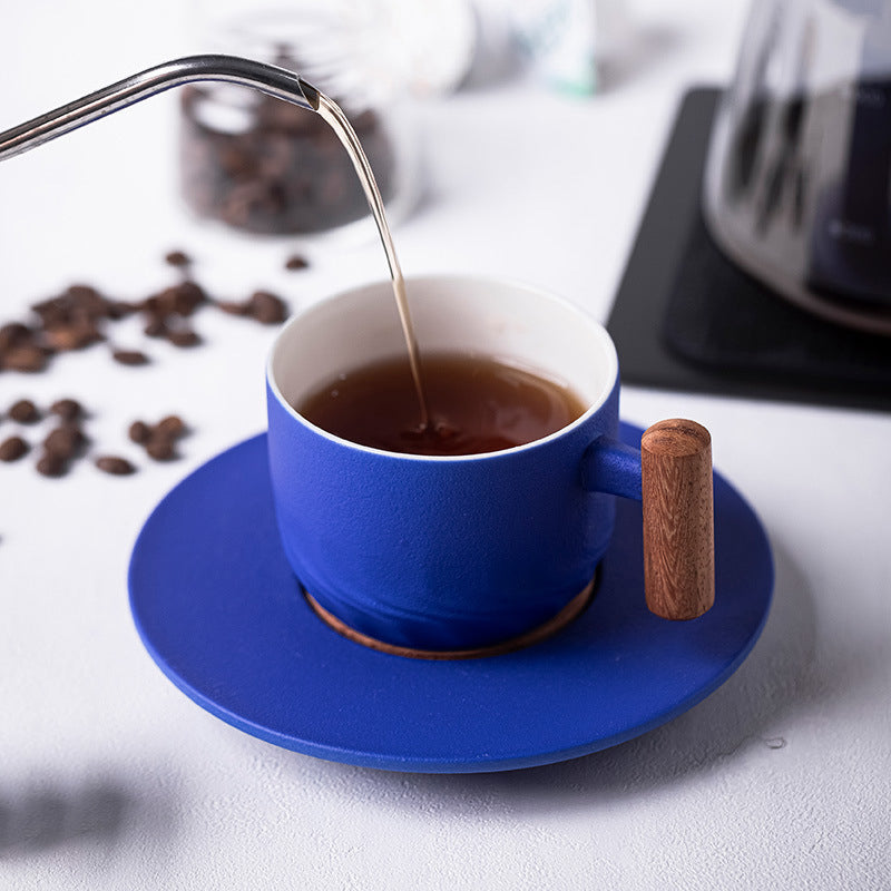 Håndlavet retro keramisk kaffekrus: elegant design, grøn farve, ergonomisk håndtag, høj kvalitet og holdbart.