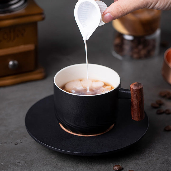 Håndlavet retro keramisk kaffekrus: elegant design, grøn farve, ergonomisk håndtag, høj kvalitet og holdbart.