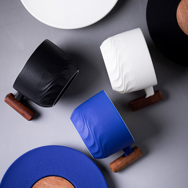 Håndlavet retro keramisk kaffekrus: elegant design, grøn farve, ergonomisk håndtag, høj kvalitet og holdbart.