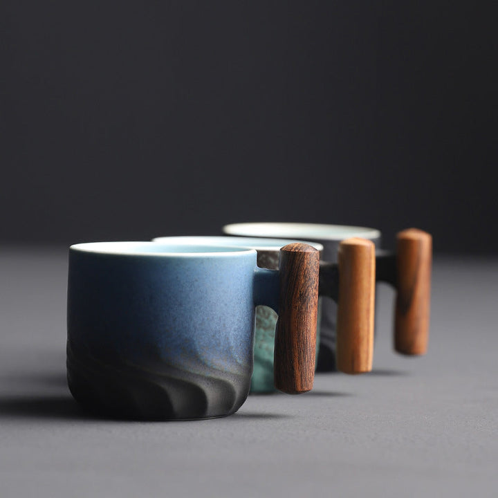 Håndlavet retro keramisk kaffekrus: elegant design, grøn farve, ergonomisk håndtag, høj kvalitet og holdbart.