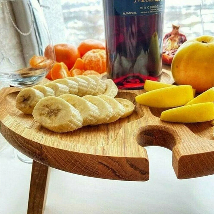 Håndlavet foldbart træ picnicbord, naturlig finish, harmonisk design, have og indendørs brug.