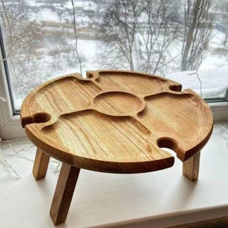Håndlavet foldbart træ picnicbord, naturlig finish, harmonisk design, have og indendørs brug.
